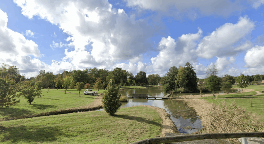 Étang et cadre naturel à Jouy-le-Potier – immobilier et prix du m² en 2025